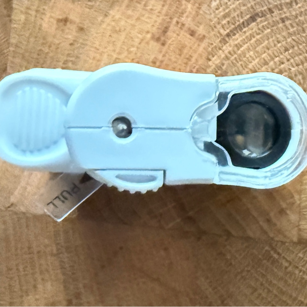 Mini Magnifier Clip - Picture 3 of 4